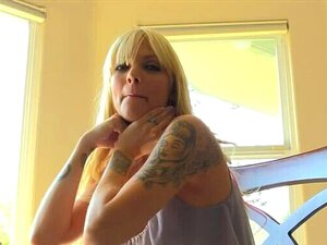 Buttplugged Natural Milf