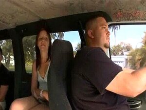 Слатка риба Jizzelle Ryder јебе се у аутобусу 21