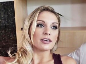 Stepmon Tetona Recibe Una Corrida En La Cara Después De Montarla