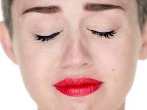 Miley Cyrus Naked video porno gratis su PornoCategorie.com