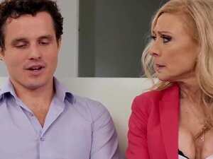 Ova Zavodljiva Ljepotica Traži Stvarnu Strast S Vatrenim Crvenokosim Muškarcem. Žudi Za Hrabrim Momkom Koji će Zadovoljiti Sve Njene želje. Pripremite Se Za Nezaboravan Susret S Ninom I Makijem.