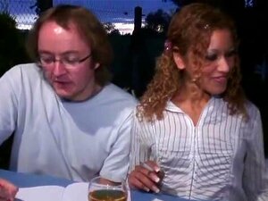 Experimenta El Placer Supremo Mientras Esta Traviesa Satisface Dos Deseos Palpitantes. Observa Cómo Se Sumerge En Una Aventura Anal Intensa Como Nunca Antes. ¡Satisfacción Garantizada!