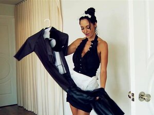 Grote Tieten In Uniform: Dienstmeid Om Te Neuken. Ava Addams, Johnny Sins, Nadat Ze Werd Ontslagen Door Haar Teefbaas, Sloop De Busty Meid Ava Addams Naar De Slaapkamer En Begon Op Zoek Naar Iets Dat Ze Kon Pakken Om Goed Te Maken Voor Wat Ze Haar Verschu