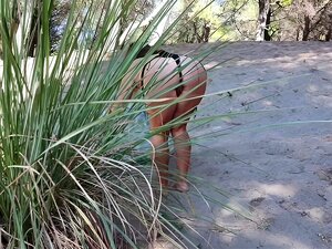 Mijn Vriend Is Een Hoorndrager! Ik Zoog Een Vreemdeling Af Op Het Strand Met Een Facial Cumshot!