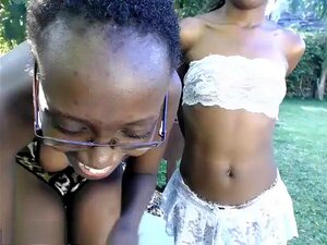 Ebony Girls Rozbierają Się Przed Kamerą