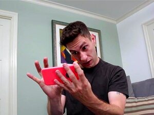 Rachel Roxx Får En Ansiktsbehandling Av En Välhängd Styvson