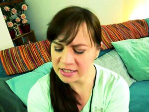 Voetbalmoeder Bereidt Haar Stiefzoon Voor Op Het Spel