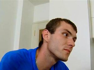 Freche Cuckold-Begegnung. Zuzusehen, Wie Sein Freund Seine Freundinnen Schätzt Und Den Hengst Befriedigt