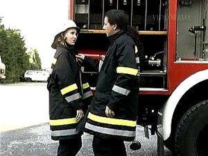 Η Άντρεα Ομπερμάιερ γαμιέται αντί για μερικές