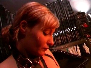 Gioco BDSM Dove Una Sexy Troia Si Fa Scopare Il Culo