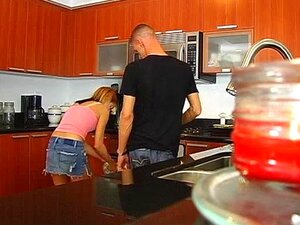 Seksi Cura Trlja Debeli Kurac Ispod Donjeg Rublja