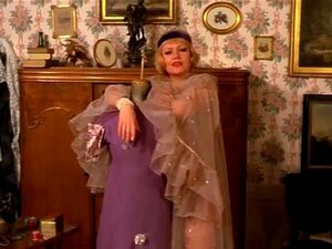 Пожудне длакаве девојке у перверзној секс акцији, веома похотне и крајње вруће необријане девојке упуштају се у све врсте хардкор акције и воле то потпуно