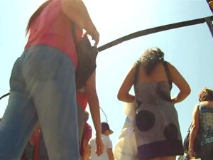 Slatka Cura Nema Pojma Da Je Snima Voajer, Dvije Nevjerojatne Svježe školarke U Kratkim Suknjama Pokazuju Upskirt Na Svojim Malim Gaćicama I Vrućim Sočnim Guzama Amaterskom Voajeru Špijun Camsu