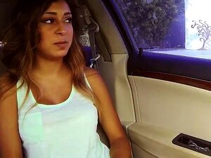 Fofura Amadora Peituda Em POV Fodida Em Um Carro. Fofura Amadora POV Peituda Fodida Por Trás Em Um Carro