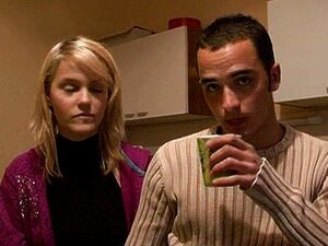 Он је девојка која се јебе за паре