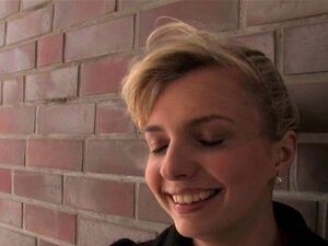 Gnadenlose Muschi-Demütigung. Explizite Gruppensex-Quälerei Für Eine Busty Süße Sklavin