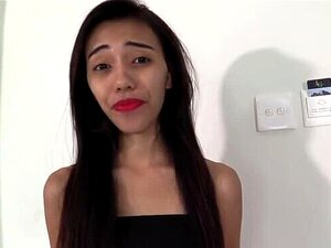Una Prostituta Filippina Dal Petto Piatto Mi Implora Di Metterla A Tacere