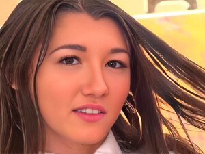 Verse Donkere Ogen Maya Woulfe Draagt Een Schoolmeisjesoutfit Ze Onthult Haar Natuurlijke Tieten Kanten Slipje Kale Kut En Kontgat Maya Praat Vuile Masturbeert Squirts En Proeft Haar Sap Ze Flitst Een Enorme Opgewonden Glimlach Voor Regisseur Hunk Mick Bl