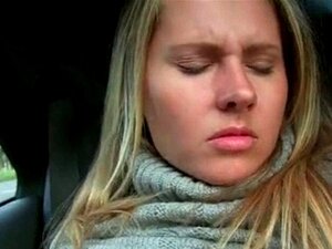 Blonde Teen von dickem Glatzkopf gefickt Blonde Teen von dickem Glatzkopf gefickt
