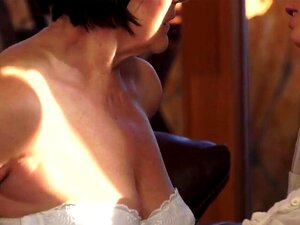 Adembenemend Oma Pleasured Door Smalltits Cutie