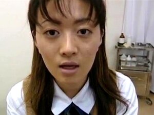 Saki Shiina Tiene El Coño Peludo Medido Y Chupa El Falo Del Doctor