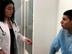 Huge Ass Läkare Hjälper Sin Patient Med Hans Erektionsproblem-på Engelska