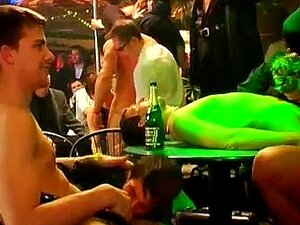 Den Bästa Filmen Av Sexiga Sötnospojkar Och Gay Porrfinnare Kille Ser Ut Som