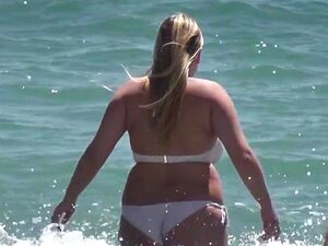 Groß Sexy Am Strand. Wippender Körper Auf Ihr