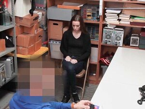 Ο αστυνομικός μπόρεσε να γαμήσει την γλυκιά ύποπτη Tali και να την αφήσει ελεύθερη μετά. Η Tali Dova είναι μια γλυκιά ύποπτη για κλοπή που ανακρίνεται από τον αστυνομικό Tn. Στην αρχή αρνήθηκε τα πάντα και ένας στριπτίζ έγινε Αξιωματικός προσφέρθηκε να απ