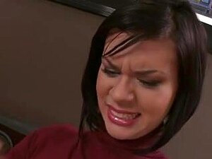 Το Yummy Tina's Anal Pleasure 4!. Η σούπερ γεροδεμένη Ρωσίδα πουτάνα Tina Heartless έχει μεγαλύτερη ποσότητα γερακιού και άτακτη πρωκτική απόλαυση! Απολαύστε το!