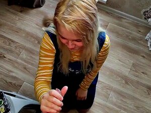 Otkrijte Skandalozne Tajne Polusestre Koja Je Spremna Učiniti Sve Da Zadovolji Svoje Skrivene želje. Pogledajte Kako Otkriva Svoje Zabranjene Fantazije U Ovom Zavodljivom I Izazovnom Videu.