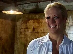 Wielkie Cycki, Uległa Gospodyni Domowa, Zdominowana, Związana