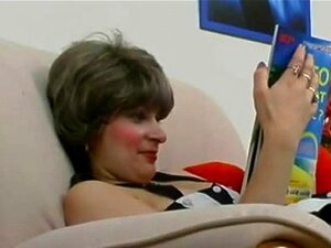 Older MILF Get Her Hairy Pussy Licked