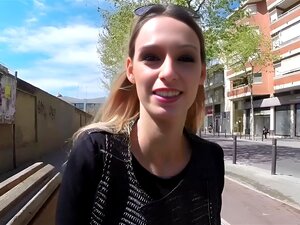 Isotissinen Blondi Mimmi Saa Pillunsa Pannuksi Ulkona Puistossa