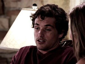 Cycatka śliczna Przyrodnia Siostra Zalana Przez Napalonego Przyrodniego Brata. Urocza Brunetka, Urocza Przyrodnia Siostra Lena Paul Z Ogromnymi Naturalnymi Cyckami, Zwabiona Do Fetyszowego Przyrodniego Brata, Który Zalał Jej świeżą Cipkę