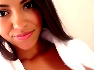 Cute Petite Chick With Tiny Titties Shows A Masterful Ride