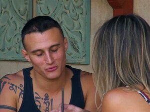 Cougar Sluit Zich Aan Bij De Mile High Club Met Haar Jongere Date