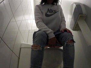 Toilettes Collège - Porno @ RueNu.com