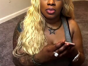 BBW Czarna Suka Z Dużymi Cyckami Rozbiera Się Solo