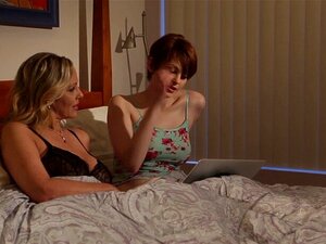 Engels-MILF Schmeckt Muschi. Engels-Titten MILF-Finger Und Schmeckt Süße Muschi