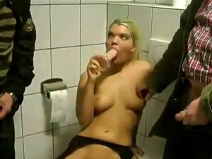 Spermageil In De Porno Bioscoop. Spermageel Openbare Naaktheid Amateur In De Porno Bioscoop