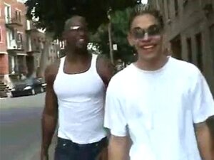 Doživite čist Užitak Dok Zanosne Porno Zvezde Otkrivaju Svoju Neodoljivu Privlačnost U Ovoj Vreloj Video Snimci. Potonite U Krajnju Fantaziju I Neka Njihovi Zavodljivi Pokreti Probude želju U Vama.