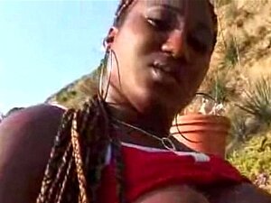 Une Grosse ébène Se Fait Baiser