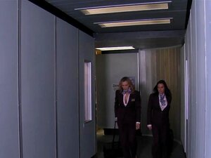 Kont Geneukte Stewardess Sluit Zich Aan Bij De Mijl Hoge Club, Kontgeneukte Stewardess Voegt Zich Bij De Mileh Igh Club Met Vierrichtingsactie