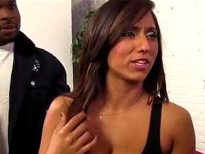 Cornudo Mira Cómo Su Esposa Se Folla Una Polla Negra