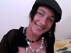 Upplev Charmen Hos En Härlig Fransk Skönhet I Hennes Första Anala Casting. Följ Med Henne På Ett Sött Trekantäventyr Som Får Dig Att Längta Efter Mer. Upptäck Den Spännande Världen Av Nya Möjligheter.