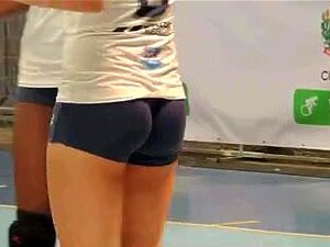 omg juicy hot white ass cheeks in shorts!