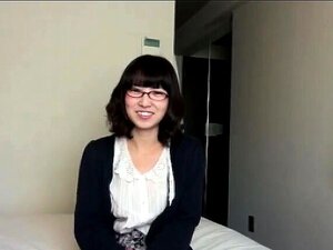 Japanilainen Söpöläinen Univormussa Nussittu