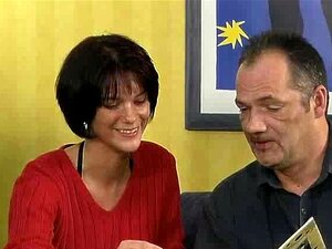 Erleben Sie Die Verführerische Anziehungskraft Reifer Schönheiten, Die Vor Der Kamera Sklave Sind. Diese Milfs Lassen Sie Um Mehr Betteln. Verpassen Sie Dieses Verlockende Video Nicht!