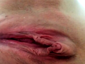 Mamá Amateur Con Grandes Tetas Se Entrega A Su Propio Placer Anal